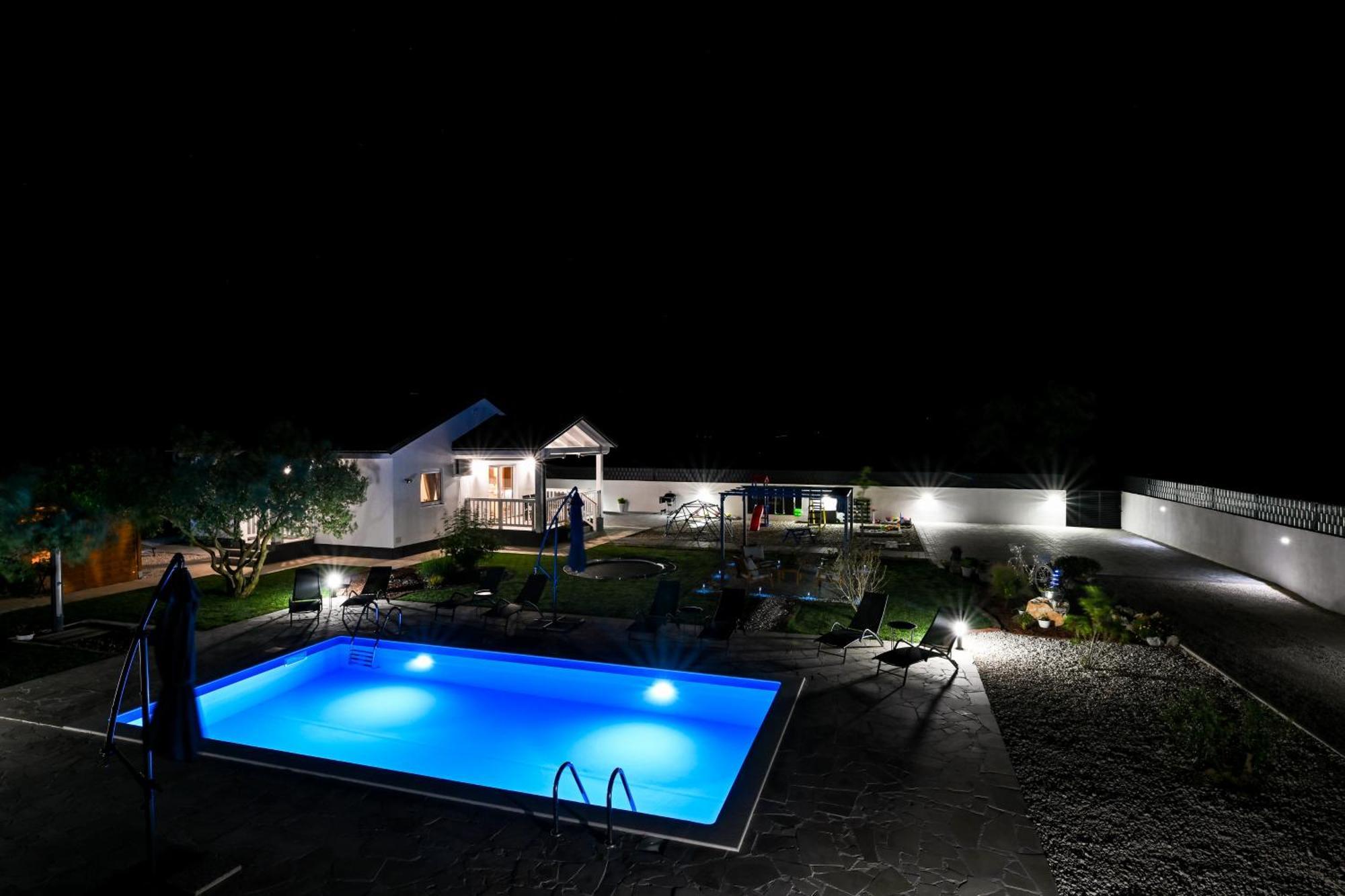 Holiday Home Aprilis With Pool, Jacuzzi And Sauna Galovac  Exterior foto