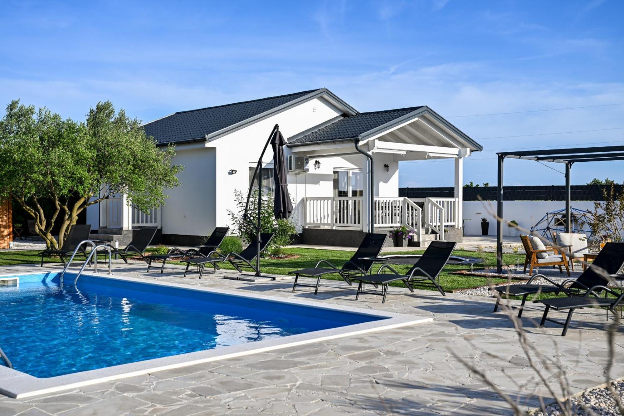 Holiday Home Aprilis With Pool, Jacuzzi And Sauna Galovac  Exterior foto