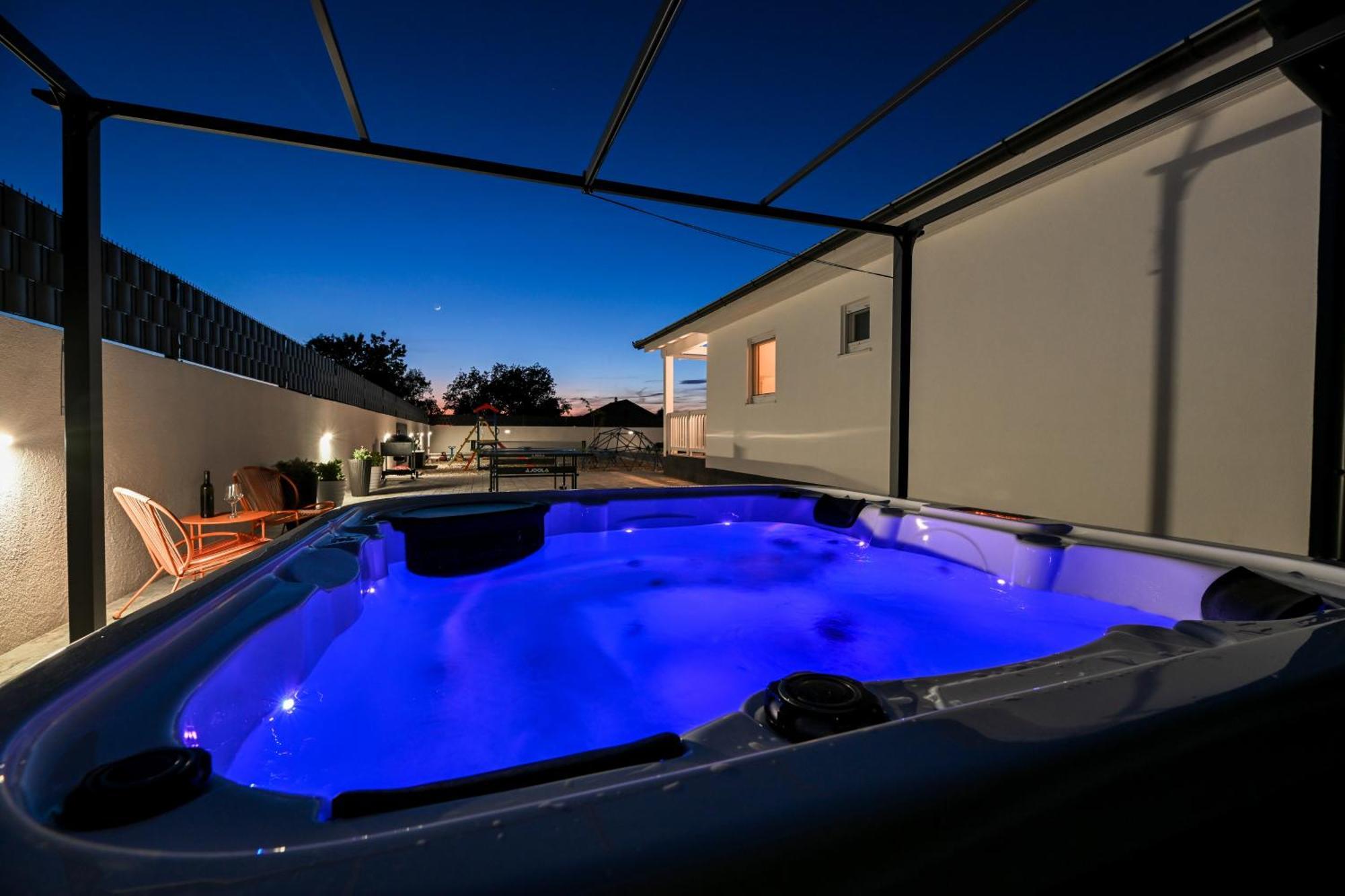 Holiday Home Aprilis With Pool, Jacuzzi And Sauna Galovac  Exterior foto