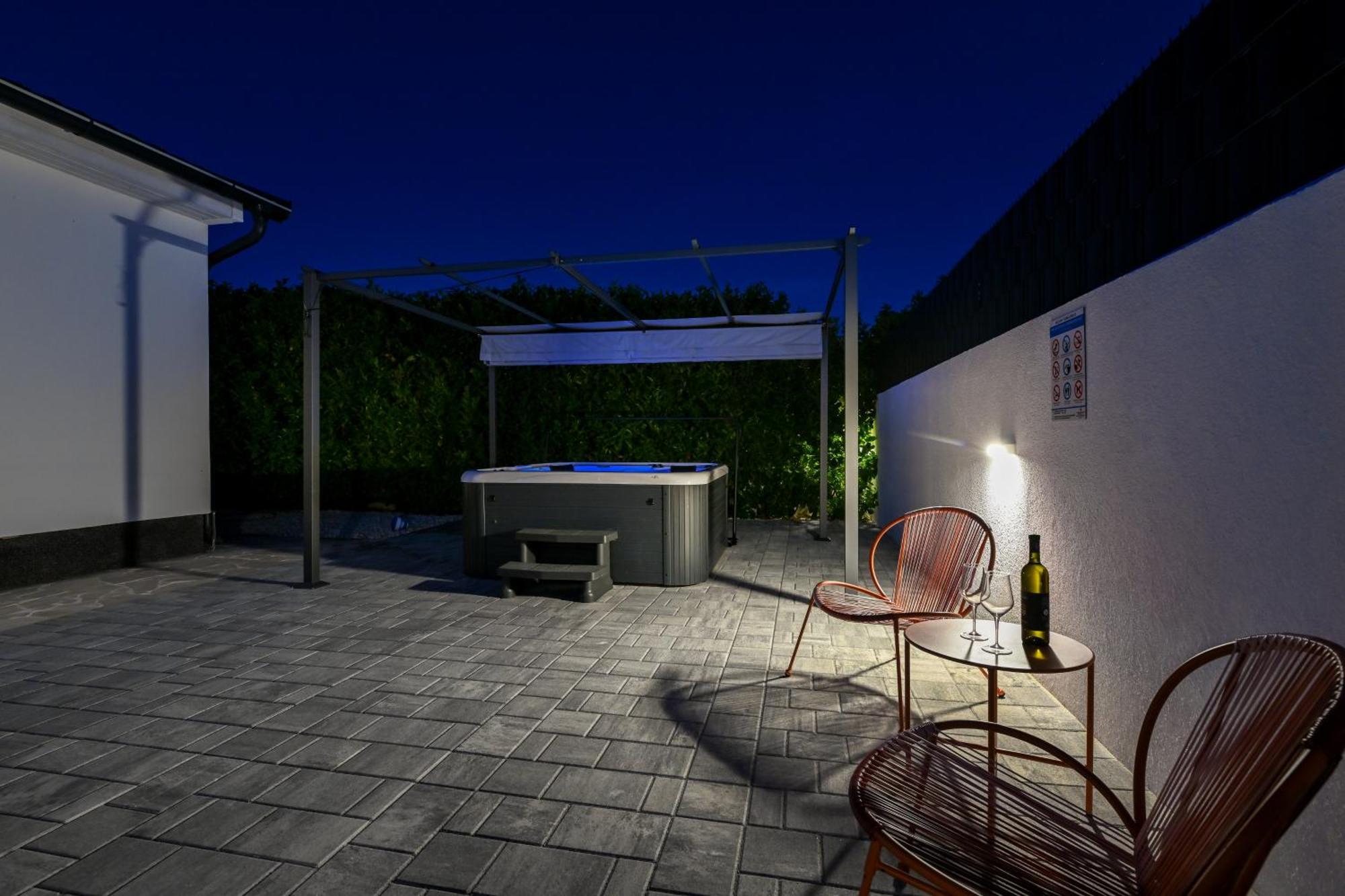 Holiday Home Aprilis With Pool, Jacuzzi And Sauna Galovac  Exterior foto