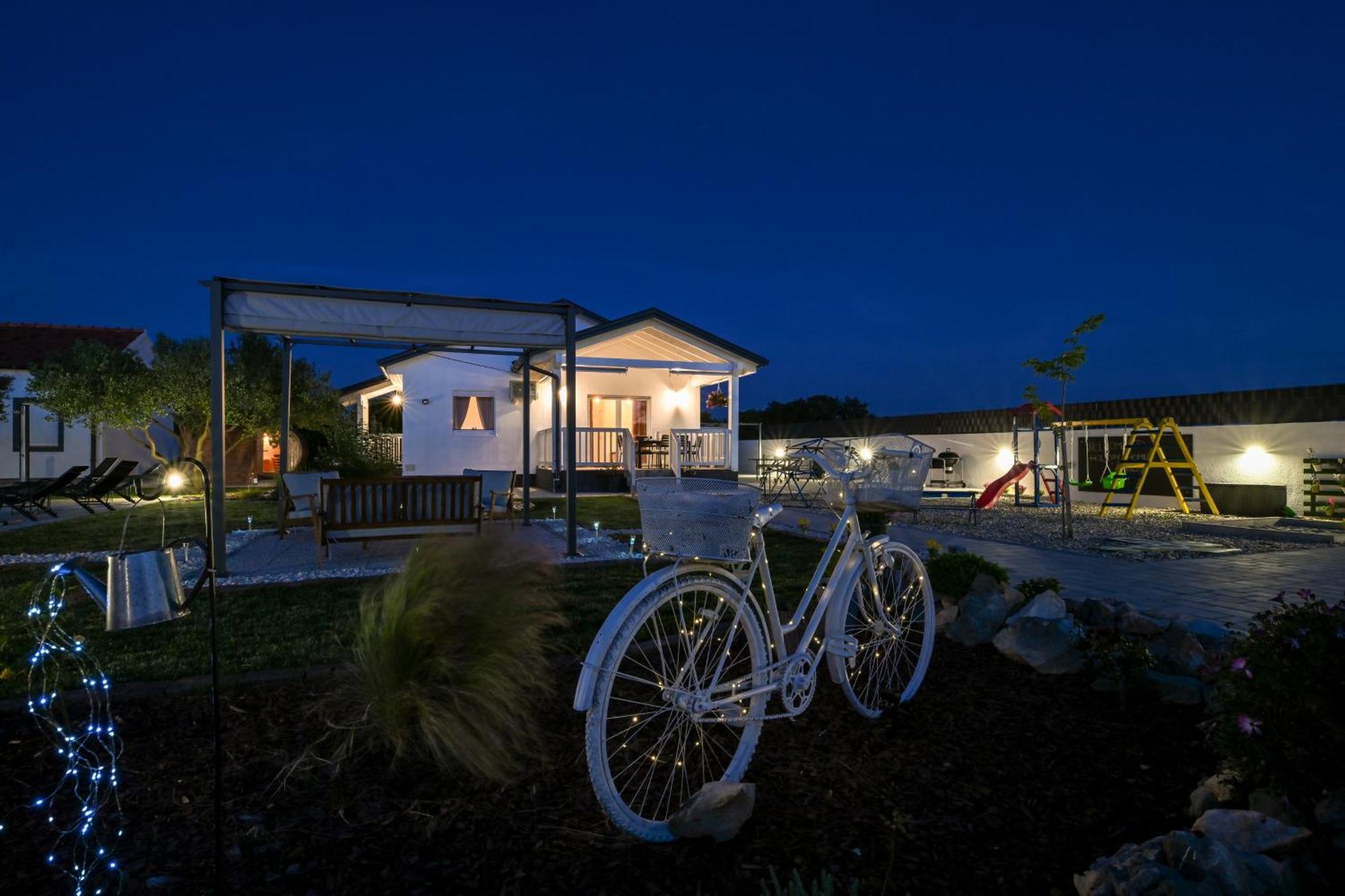 Holiday Home Aprilis With Pool, Jacuzzi And Sauna Galovac  Exterior foto