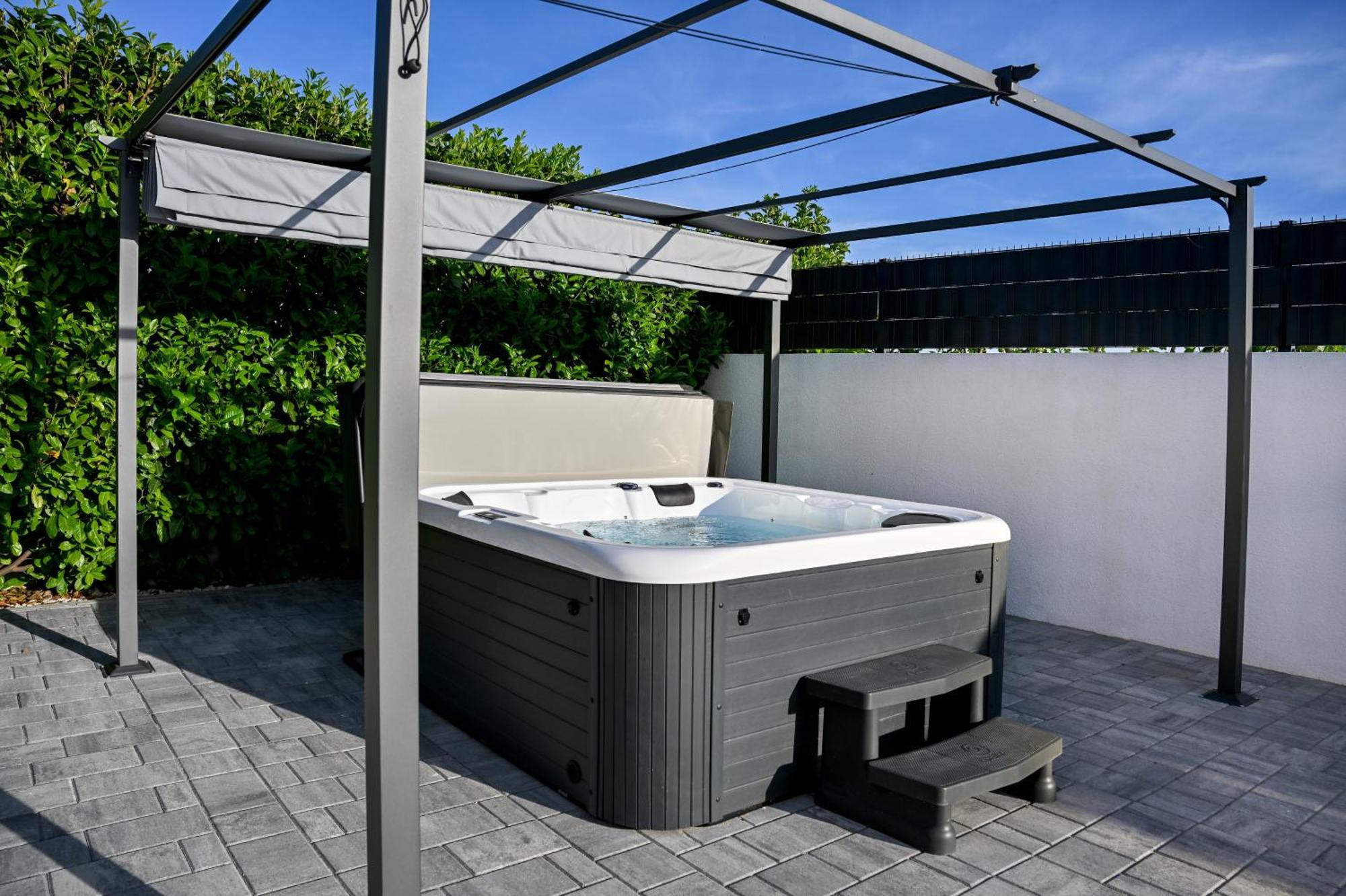 Holiday Home Aprilis With Pool, Jacuzzi And Sauna Galovac  Exterior foto
