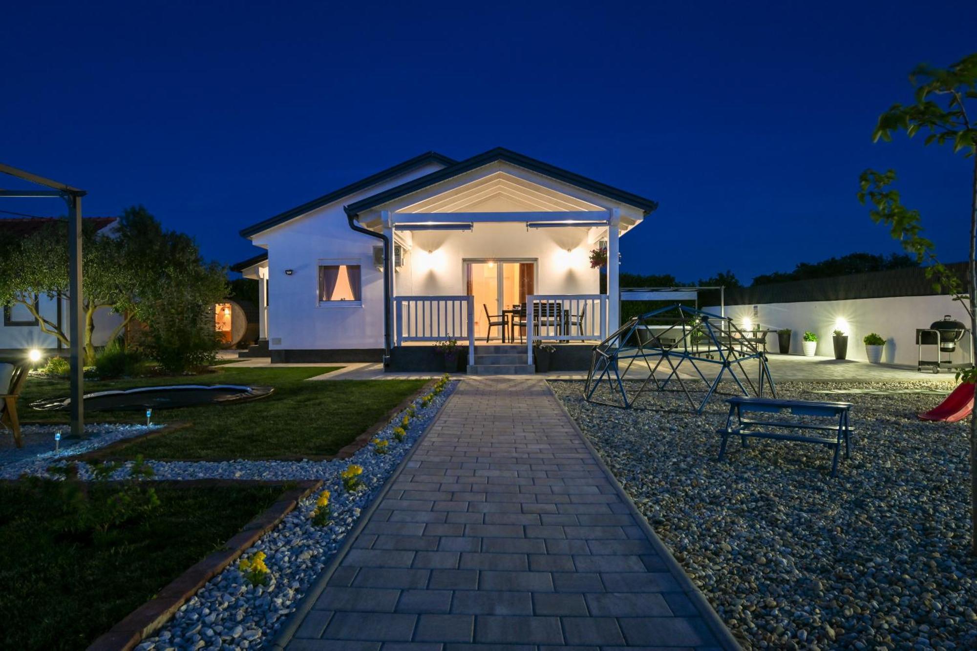 Holiday Home Aprilis With Pool, Jacuzzi And Sauna Galovac  Exterior foto